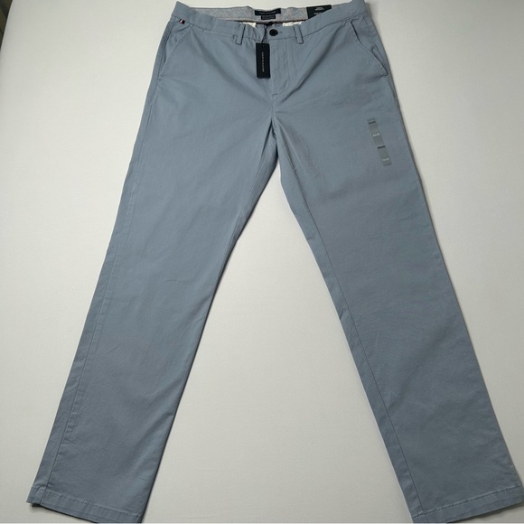 Tommy Hilfiger Mens The Flex Blue Khaki Pants Reg Fit Waist 33 NWT - Picture 1 of 7